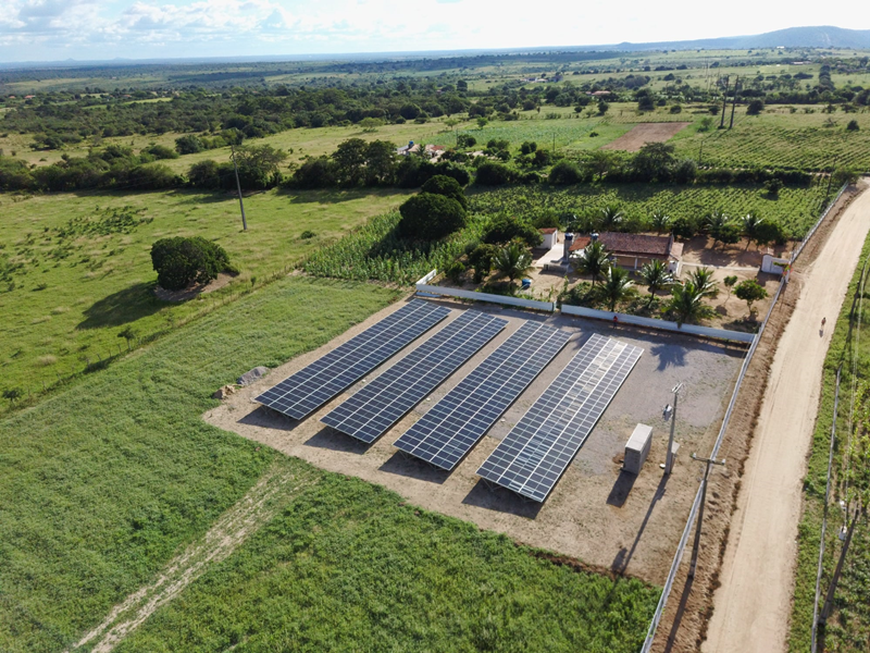 Miniusina de energia solar no Semiárido brasileiro.