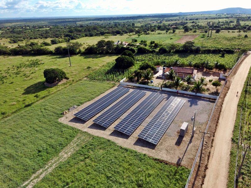 Usina solar em área rural do Semiárido