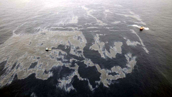 Vazamento de petróleo em poço da empresa Chevron, na Bacia de Campos.